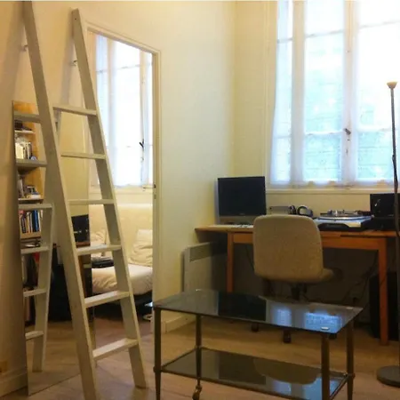 A Bastille בית אירוח